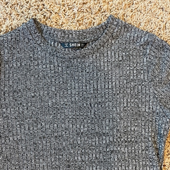 SHEIN Gray Cropped Baby Tee - Picture 4 of 4